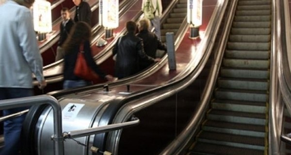 В Киеве семейная пара умышленно бросилась под поезд метро
