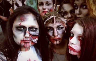 По Киеву прошлась сотня зловещих зомби