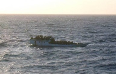 В Индонезии шторм потопил судно с 35 людьми