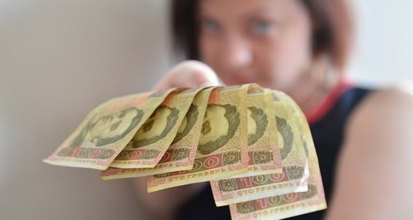 Жительница Броваров вернула пенсионеру забытую сумку с 5 тысячами гривен