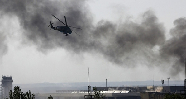 В Донецке штурмуют аэропорт, весь горизонт в дыму
