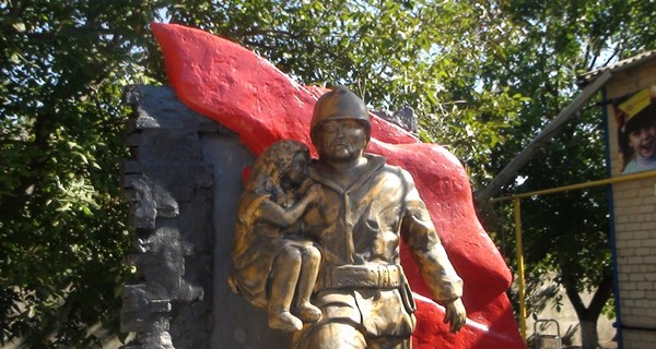 В Запорожской области открыли памятник спасателю