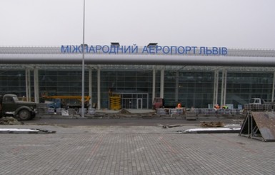 Во Львове опять заминировали аэропорт