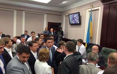В Киевсовете скандал: депутаты отказываются работать ночью
