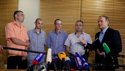 Четверо украинцев, освобожденных из плена боевиков на Донбассе