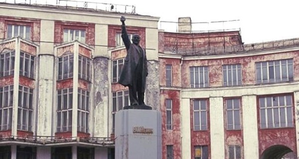 В Днепропетровске горит заброшенный ДК Ильича