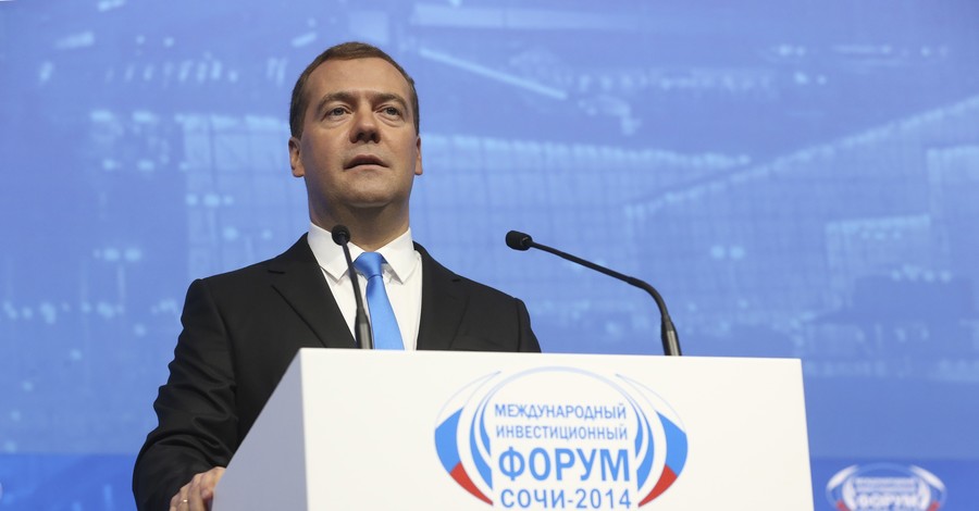 Медведев подписал введение пошлин на украинские товары