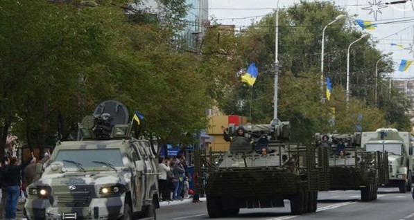 День города в Мариуполе: стрельба на окраинах и танки в центре 