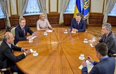 Порошенко назвал условия для решения конфликта на Донбассе