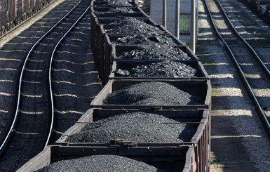 Запасы угля сократились на треть