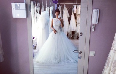 Яна Станишевская выбирает свадебное платье