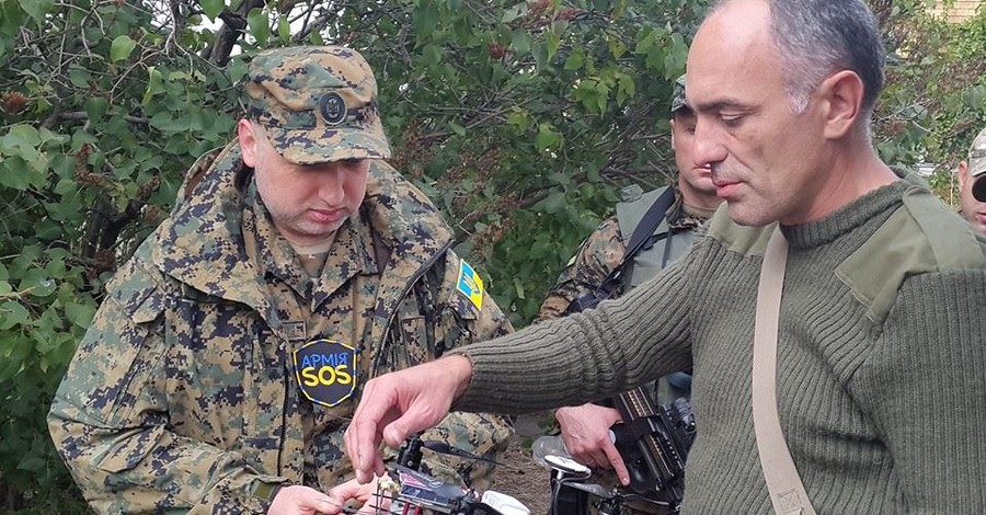 Аваков и Турчинов приехали в Мариуполь оценить новые беспилотники
