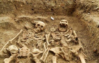 В Англии обнаружили кости 700-летних влюбленных