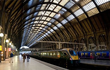 В Англии мать с грудничком попали под поезд при загадочных обстоятельствах