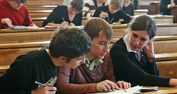 Студенты из Донбасса остались без документов и стипендий