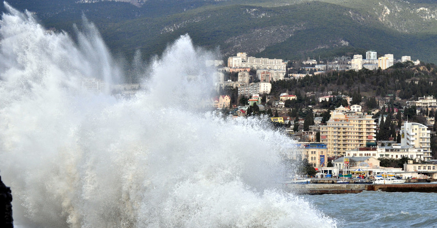 Ураган в Крыму обесточил 203 поселения