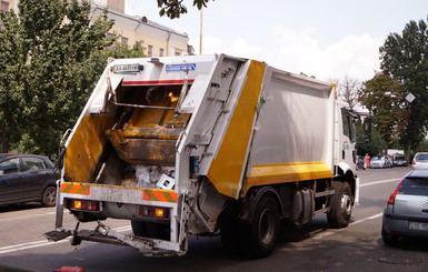 В Киеве мусоровозы будут контролировать через GPS