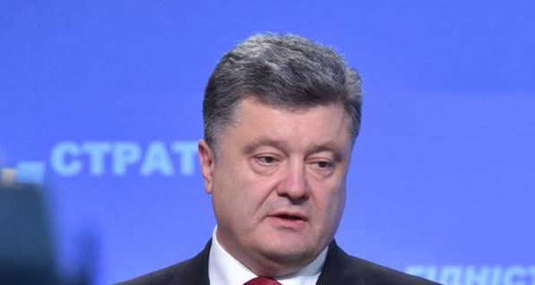 Порошенко: Кто-то внутри страны раскачивает стабильность гривны