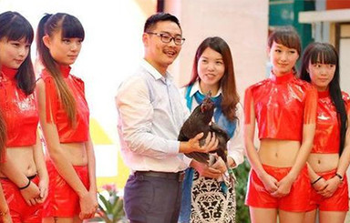 На конкурсе красоты в Китае победила черная курица