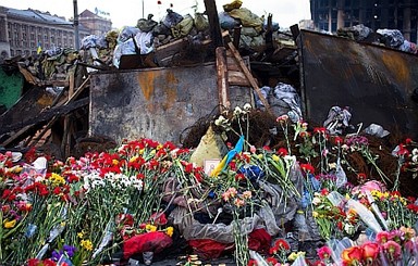 Под Апелляционным судом  из-за дела по расстрелу Майдана случилась потасовка