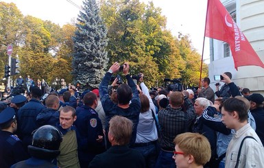 Милиция разогнала антивоенный митинг в Харькове