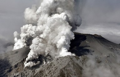 Появилась первая жертва извержения вулкана Онтаке в Японии