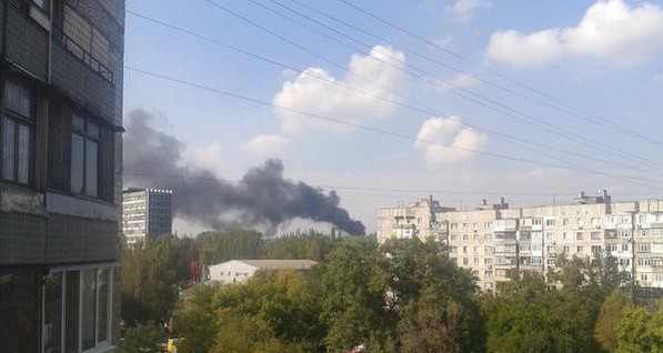 Соцсети: В Донецке горит завод 
