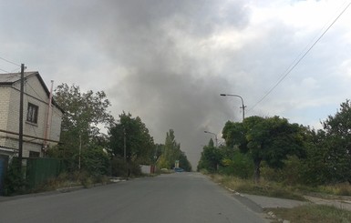 СМИ: В Макеевке обстреляли нефтебазу, сгорел склад