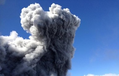 Количество жертв извержения вулкана в Японии превысило 60 человек