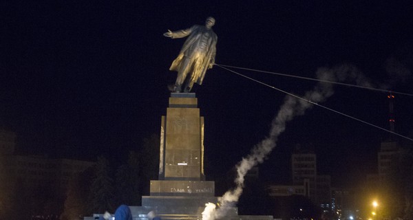Балута: упавший Ленин в Харькове метро и коммуникации не повредил