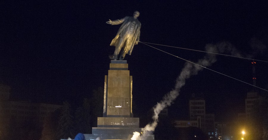 Балута: упавший Ленин в Харькове метро и коммуникации не повредил