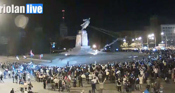 Активисты свалили Ленина в Харькове