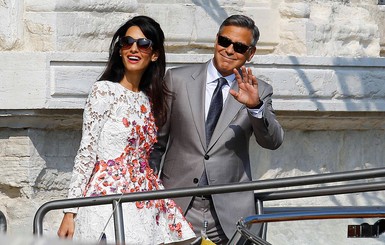 Джордж Клуни и Амаль Аламуддин показали обручальные кольца