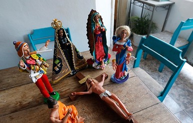 В Аргентине Барби и Кен стали Девой Марией и Иисусом Христом