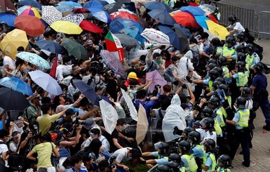 Протесты в Гонконге продолжаются, центр города парализован 