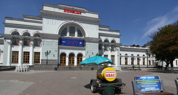 Донецкий вокзал остался без света и попал под обстрелы