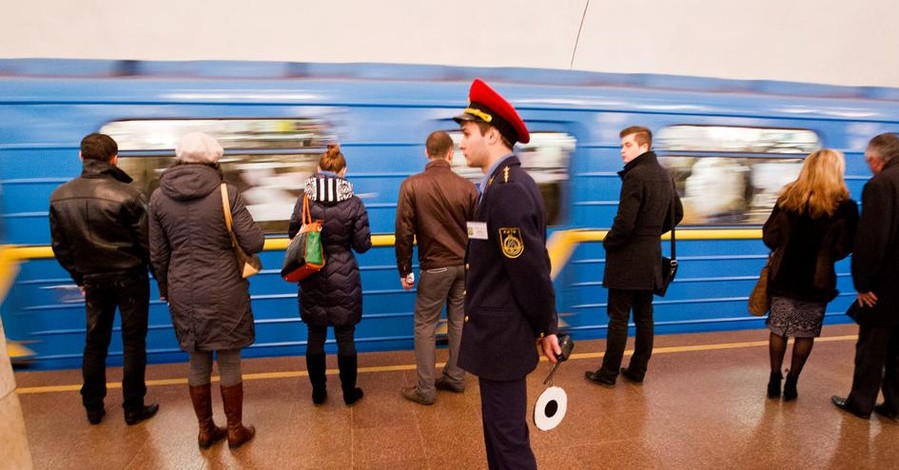 В Киеве закрыта станция метро Петровка
