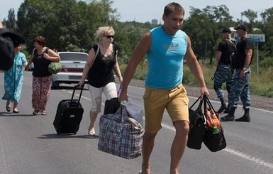 Переселенцы из Донбасса получат только 442 гривны