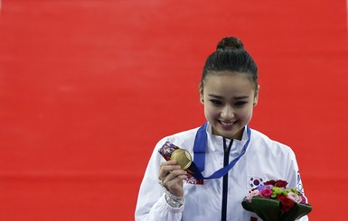 Золото Азиатских игр 2014 в художественной гимнастике забрала кореянка Сон Ен Чжи