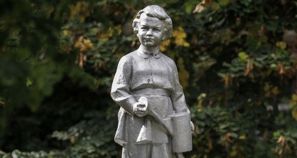 В Киеве осталось 8 памятников Ленину, самый необычный 