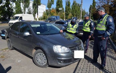 Харьковчанин повстречал на дороге двойник своего автомобиля