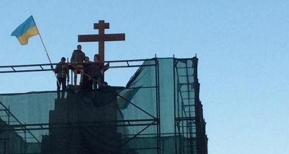 Харьковскому Ленину поставили крест