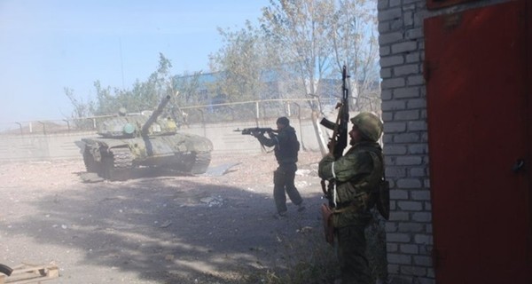 Донецк содрогается от взрывов, есть погибшие