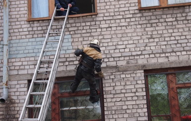 В Днепродзержинске подгоревшие котлеты приехали тушить пожарные