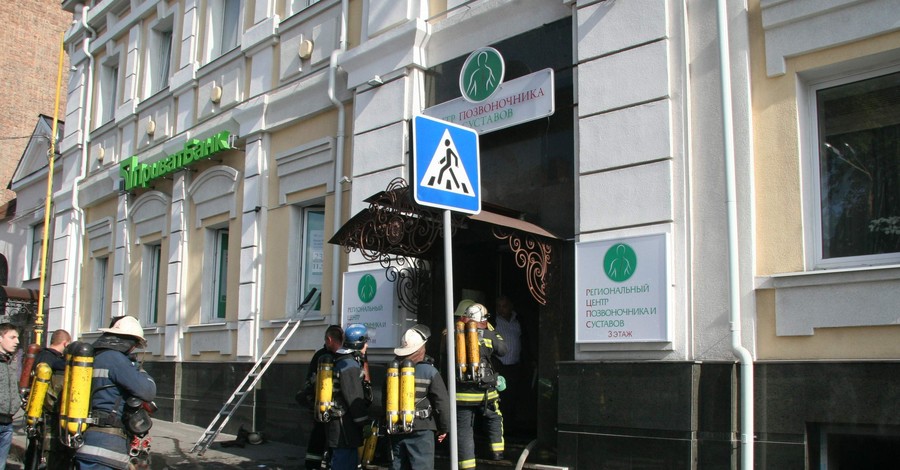 Сотрудники офисного здания в Харькове спасались от дыма скотчем и мокрыми тряпками