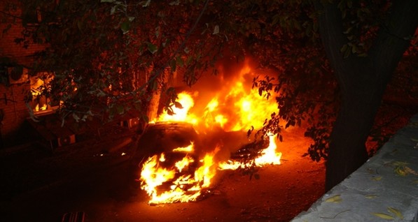 В Киеве снова массово сжигают автомобили