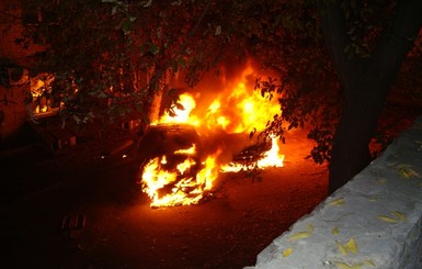 В Киеве снова массово сжигают автомобили