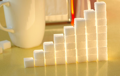 Несладкая жизнь: с начала года сахар подорожал на 40%, а фрукты – на 60%