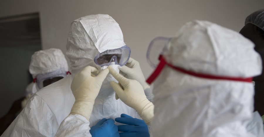 СМИ: Испанская медсестра, зараженная Эболой, пошла на поправку
