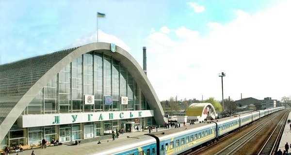 Поезд Киев-Луганск снова не ходит из-за взрыва путей